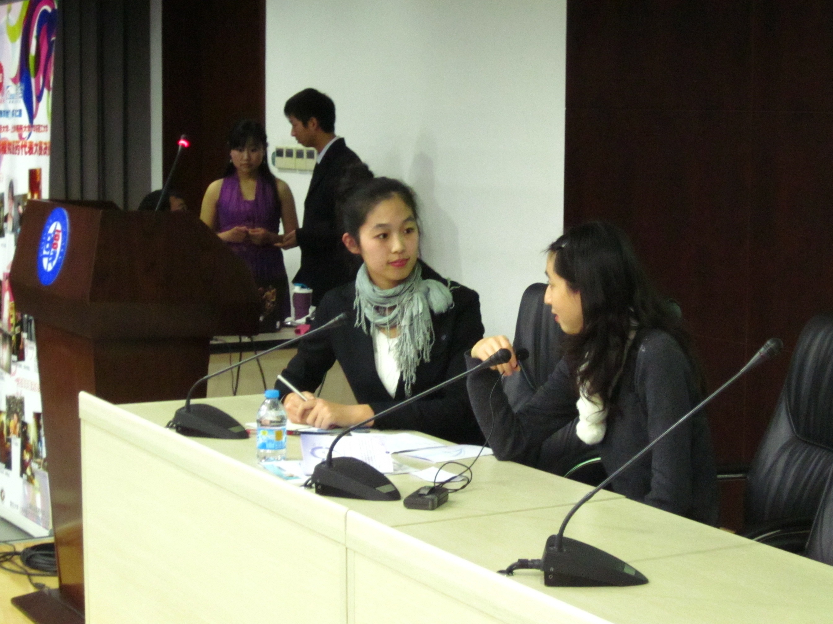 免费色情影片
施歌进行“百里挑一”环节比赛